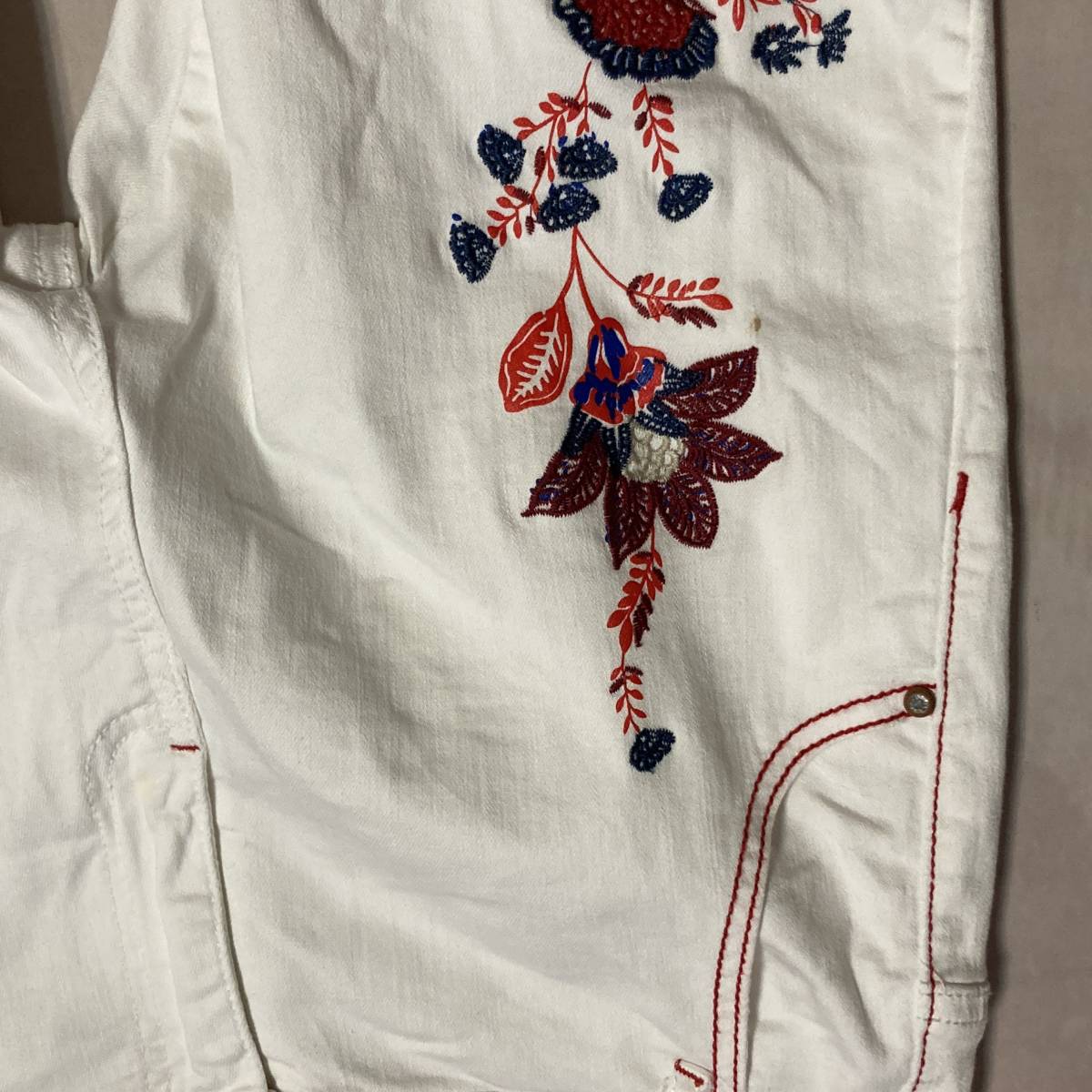  regular price :17,575 jpy * Desigual * flower embroidery Denim skinny pants botanikaru flower motif white white tesigaru lady's 