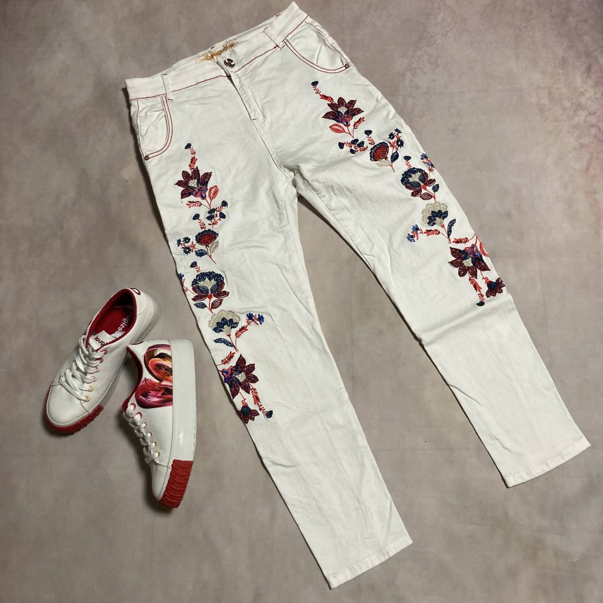  regular price :17,575 jpy * Desigual * flower embroidery Denim skinny pants botanikaru flower motif white white tesigaru lady's 