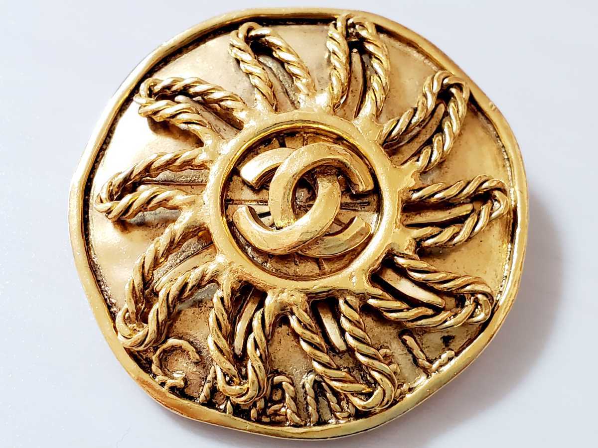 CHANEL シャネル 太陽デザインブローチ ゴールド ロゴ入り 94A