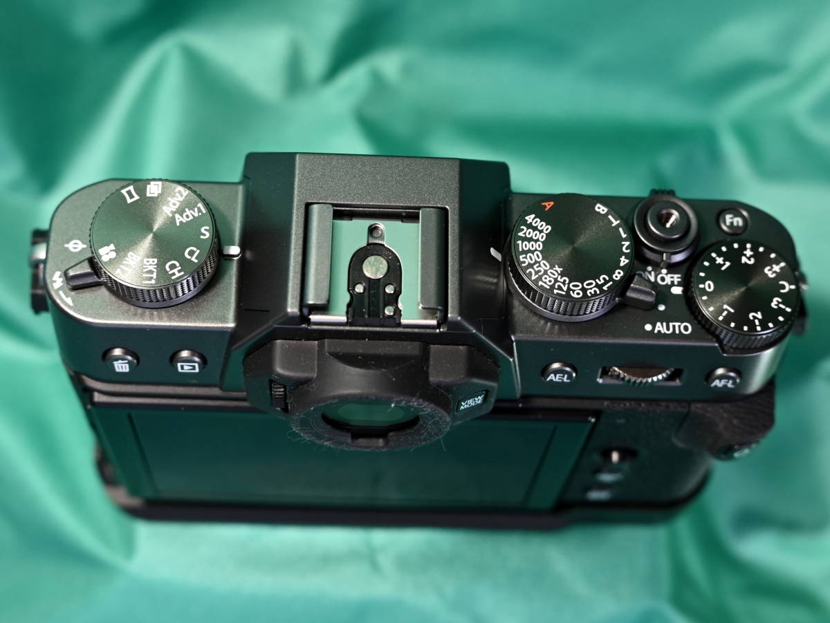FUJIFILM ミラーレス一眼カメラ X-T30XCレンズキット ブラック X-T30LK-1545-B セールアイテム 