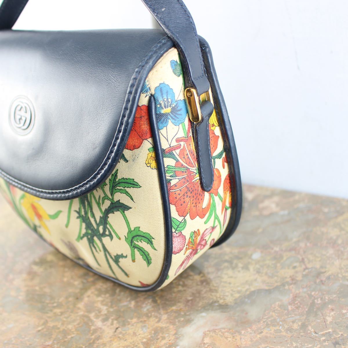 OLD GUCCI FLORA GG PATTERNED EMBOSSED SHOULDER BAG MADE IN ITALY