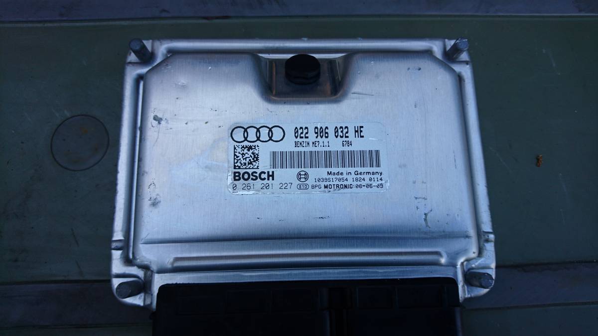 8J/ Audi TT/BUB/ engine computer -/ECU/022906032HE/54000km