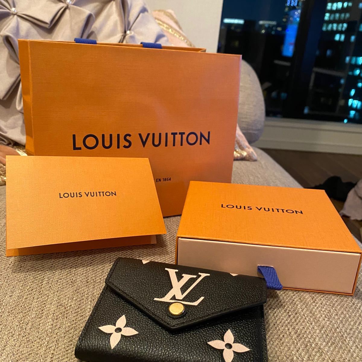 美品 新作正規品ルイヴィトン LOUIS VUITTON 箱付き 高級ブランド二