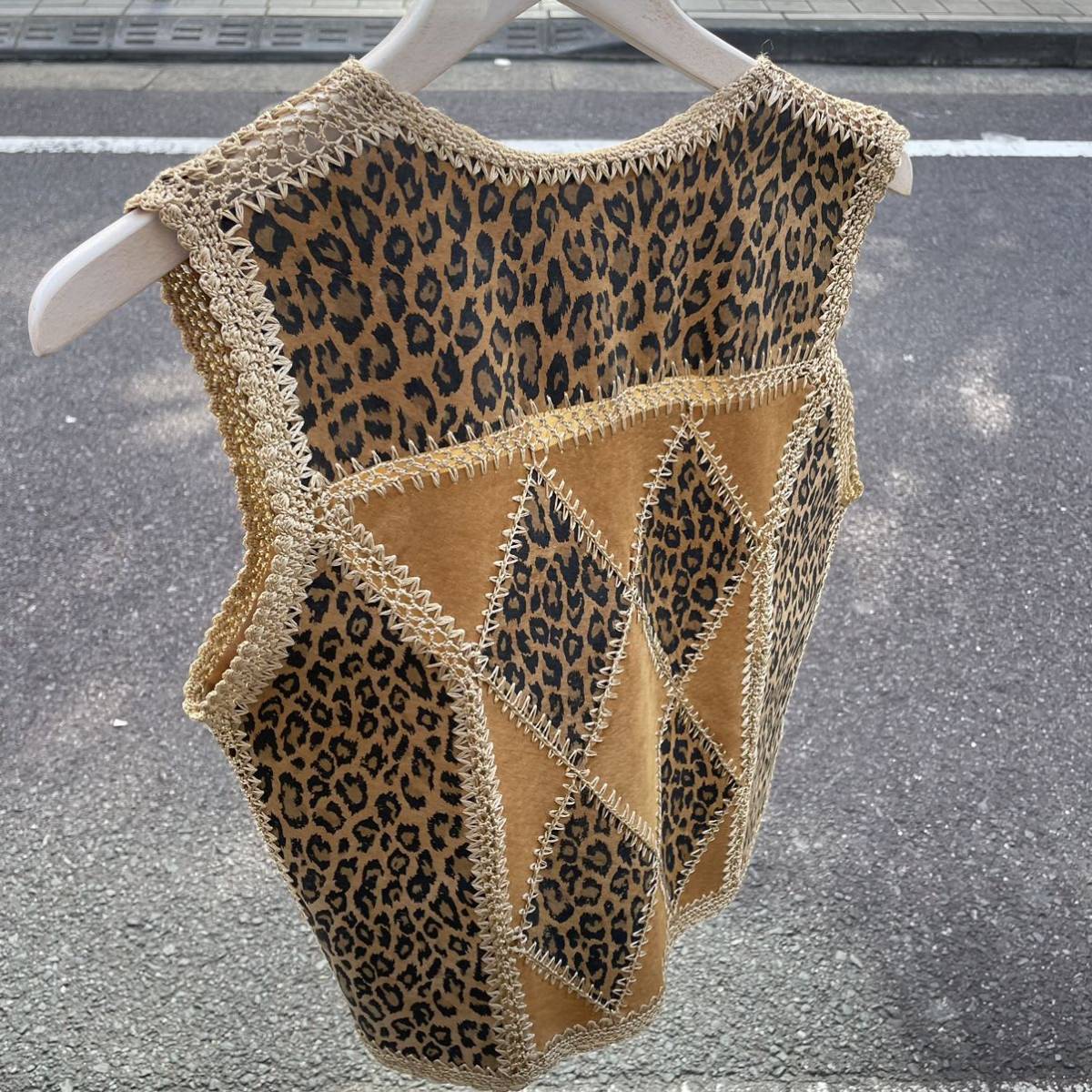 レオパード ヒョウ柄 レザー パッチワーク ベスト クロシェ vintage レオパード ヒョウ柄 レザー パッチワーク ベスト クロシェ vintage
