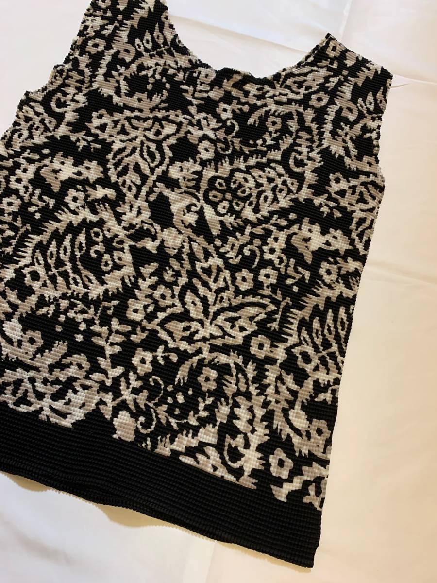 ISSEY MIYAKE me イッセイミヤケ トップス カットソー ノースリーブ