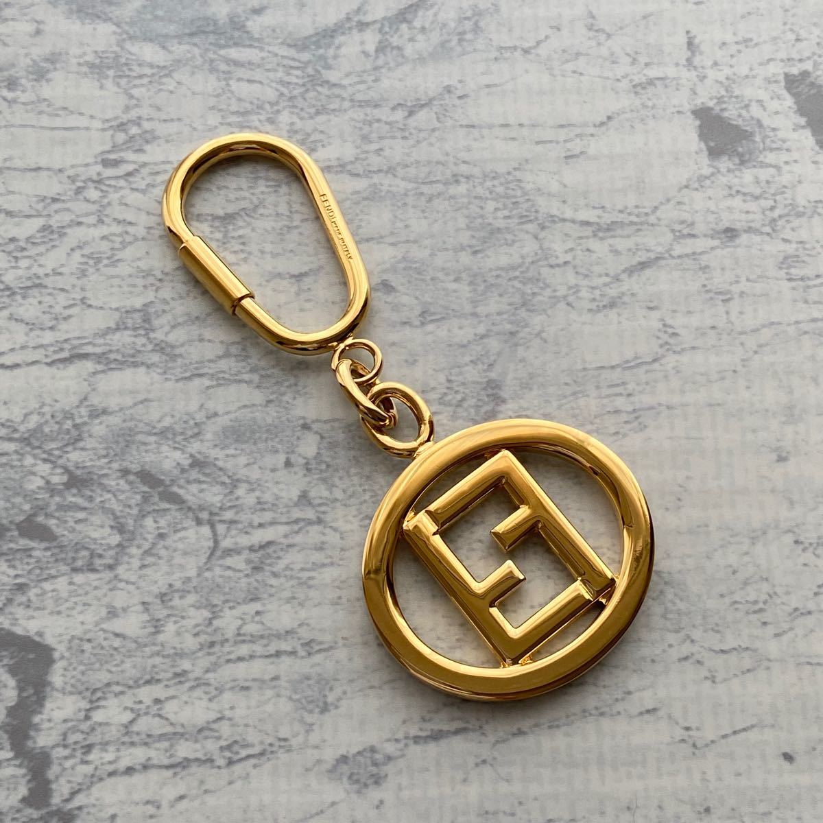 新作登場HOT 美品 *FENDI フェンディ* キーホルダー ゴールド 9ysjK