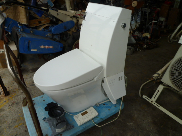 小物などお買い得な福袋 シャワートイレ　一体型便器♪INAX DT-２５５　BWI（ピュアホワイト） 中古良品 床排水 洋式