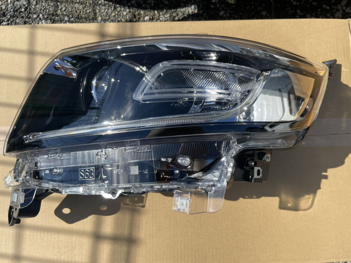 未使用品】スズキスペーシアカスタムMK53S ヘッドライトユニットLH+