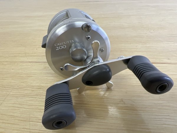 Yahoo!オークション - シマノ カルカッタ 200 右巻 RH332 日本製 Yahoo!オークション - シマノ カルカッタ 200 右巻 RH332 日本製