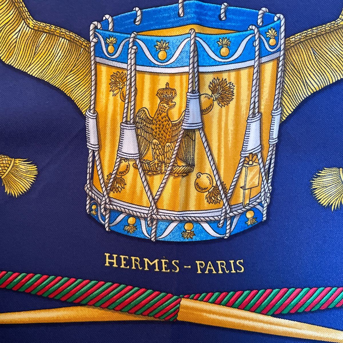 エルメス HERMES スカーフカレ 90 LES TAMBOURS タンブールの太鼓 シルク ネイビー｜PayPayフリマ