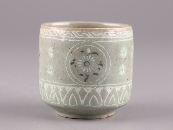ヤフオク! - 古美術 朝鮮古陶磁器 高麗青磁 白黒象嵌 筒茶碗 時代物