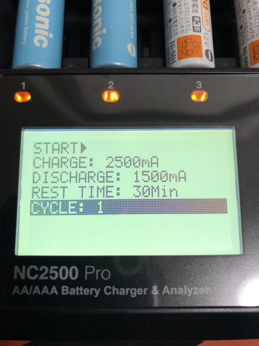 ラスト1台! SKYRC NC2500 Pro 単3,単4充電池用コンパクト急速充電器