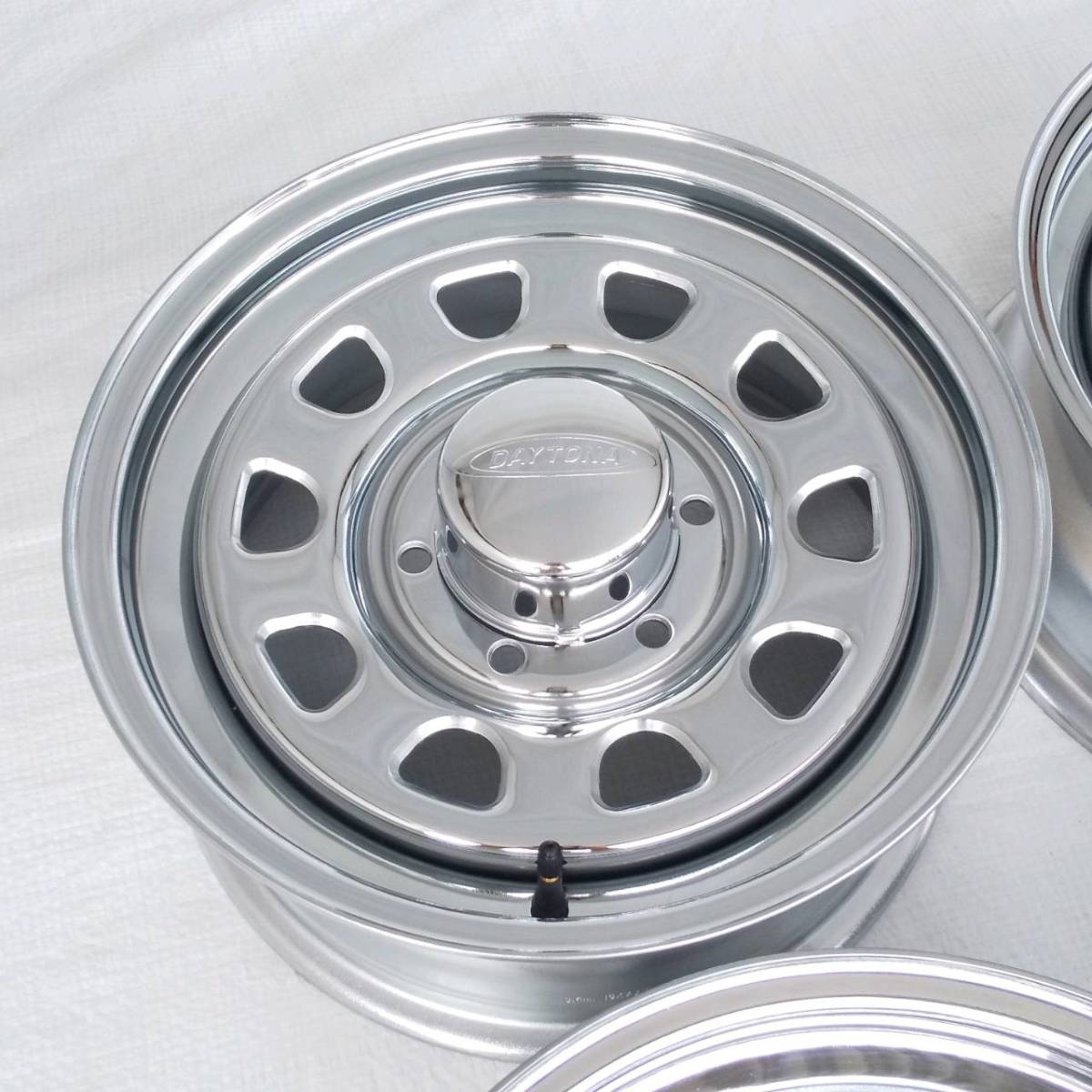 新品 デイトナ 16-7.0J＋35 6-139.7 クローム タイヤ付4本SET 215/65R16 109/107 LT用 ハイエース (W0052-0)_画像3