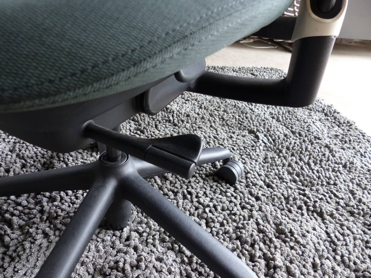 ②ハーマンミラー(Herman Miller) SAYL Chair(セイルチェア) ブラック