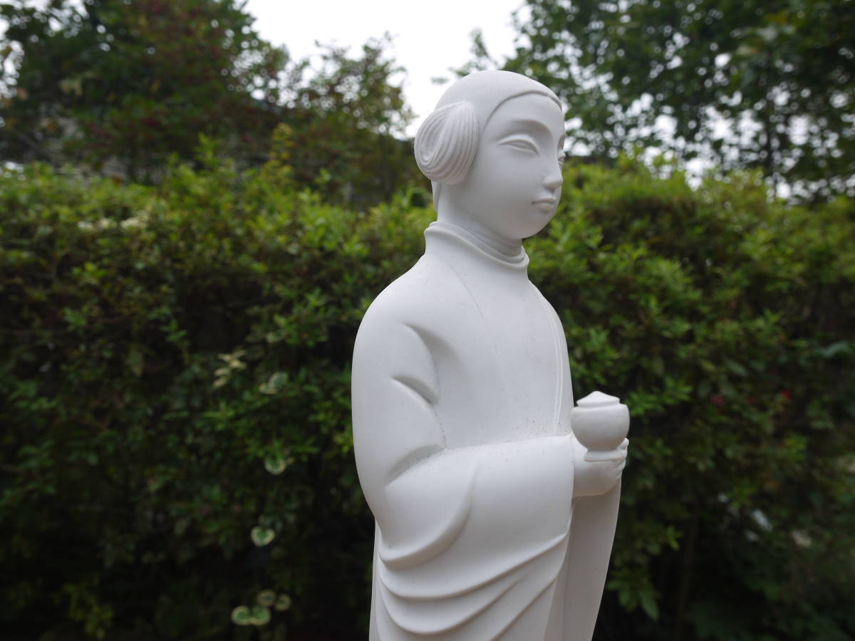 【TS21006】仏教美術　白磁　松本暹一謹刻　聖徳太子孝養の像　共箱_画像6