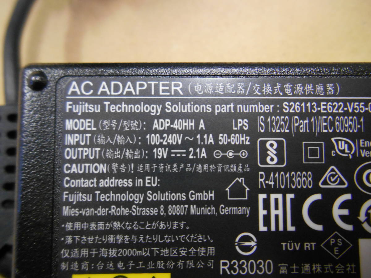 FUJITSU AC adapter ADP-40HH A 19V=2.1A outer diameter 5.5 inside diameter 2.6 (12