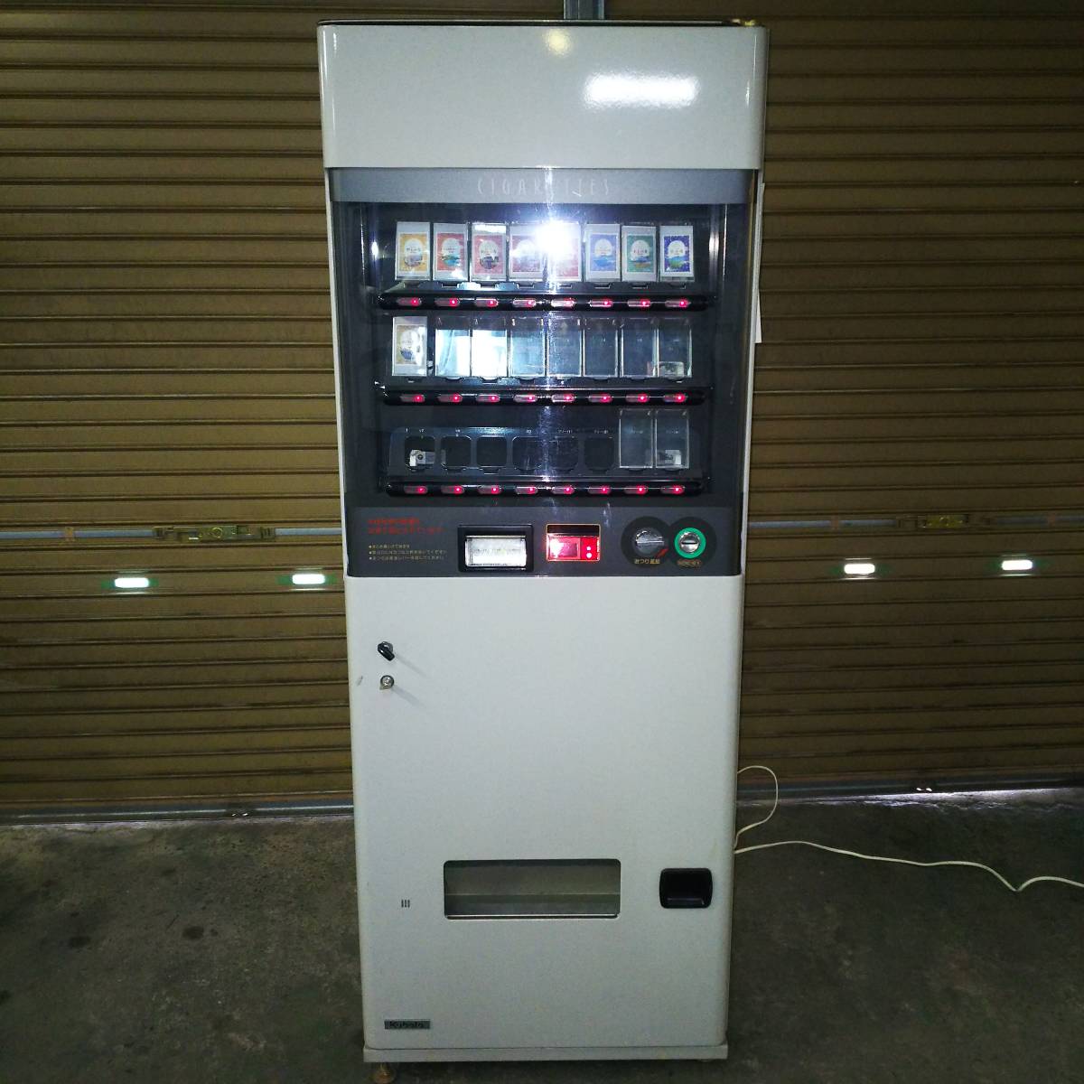 タバコ自販機（店内用サイズ64cm×64cm）