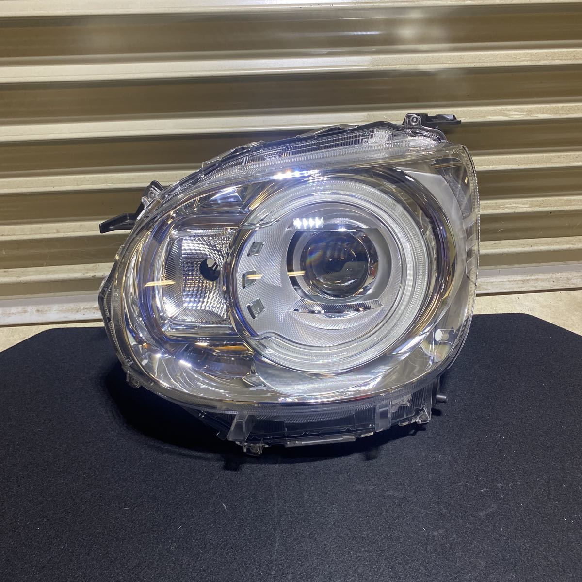 永遠の定番 la800s ムーブキャンバス 右ヘッドライト ienomat.com.br