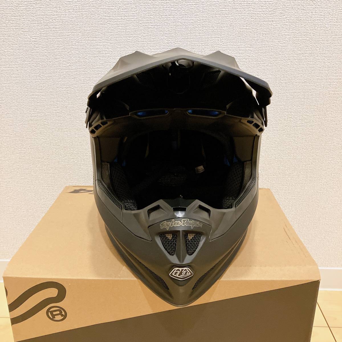 新品未使用】Troy Lee オフロードヘルメット SE4 Polyacrylite Mips Mono マットブラック Lサイズ 送料無料 