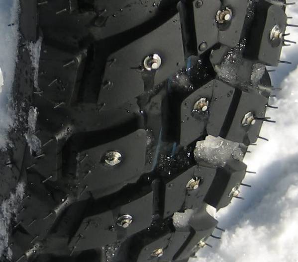 * ultimate spike stud the best grip studded snow tire radial . used studless .!.
