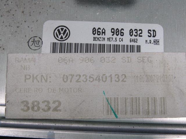 VW ニュービートル 1YAZJ エンジンコンピューター　キー付 06A906032SDSEG　送料【S】_画像2