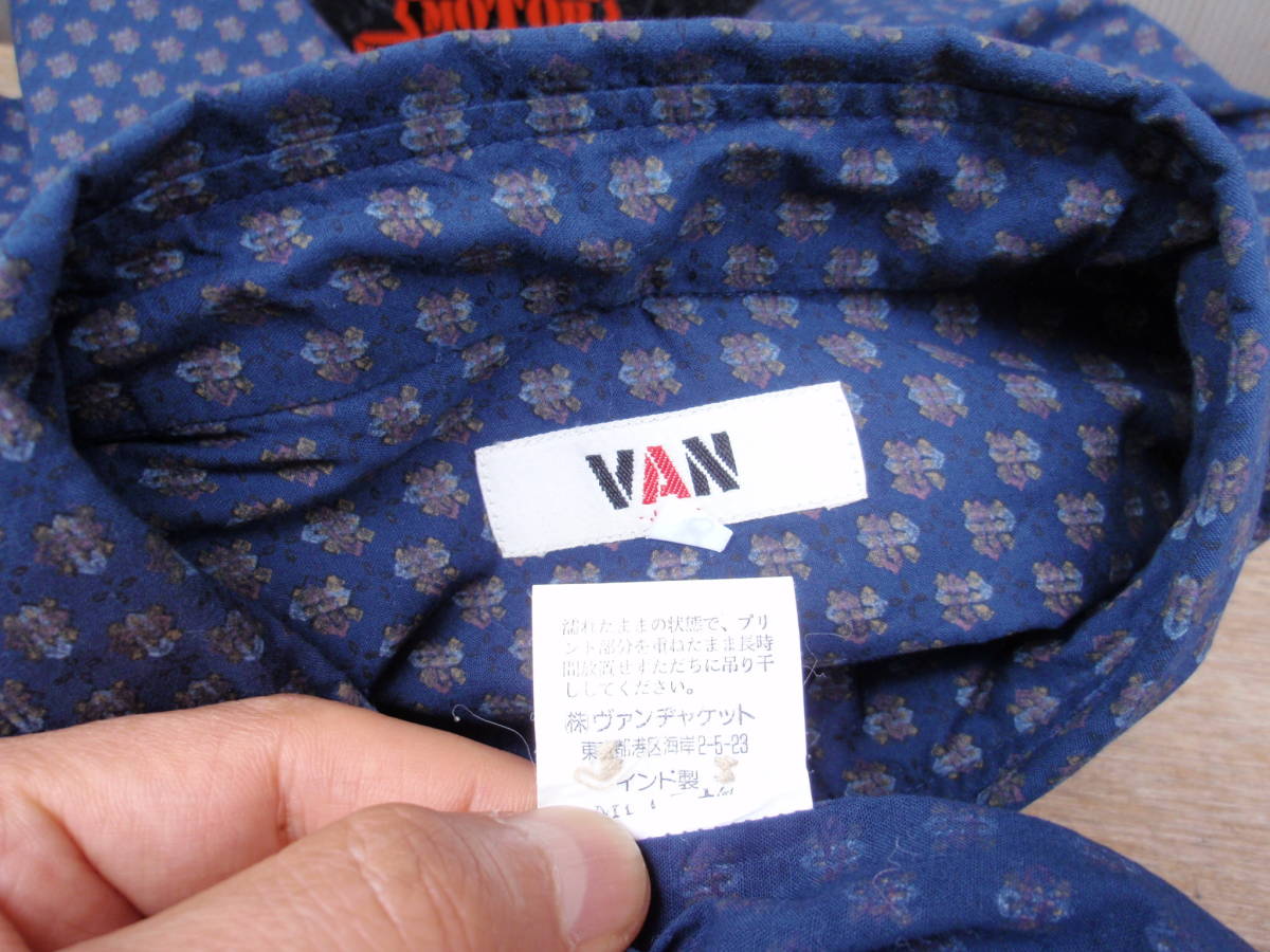 2回使用のみ！VAN（ヴァンヂャケット） プルオーバータイプなネイビー色のボタンダウン半袖シャツ サイズM?の画像5
