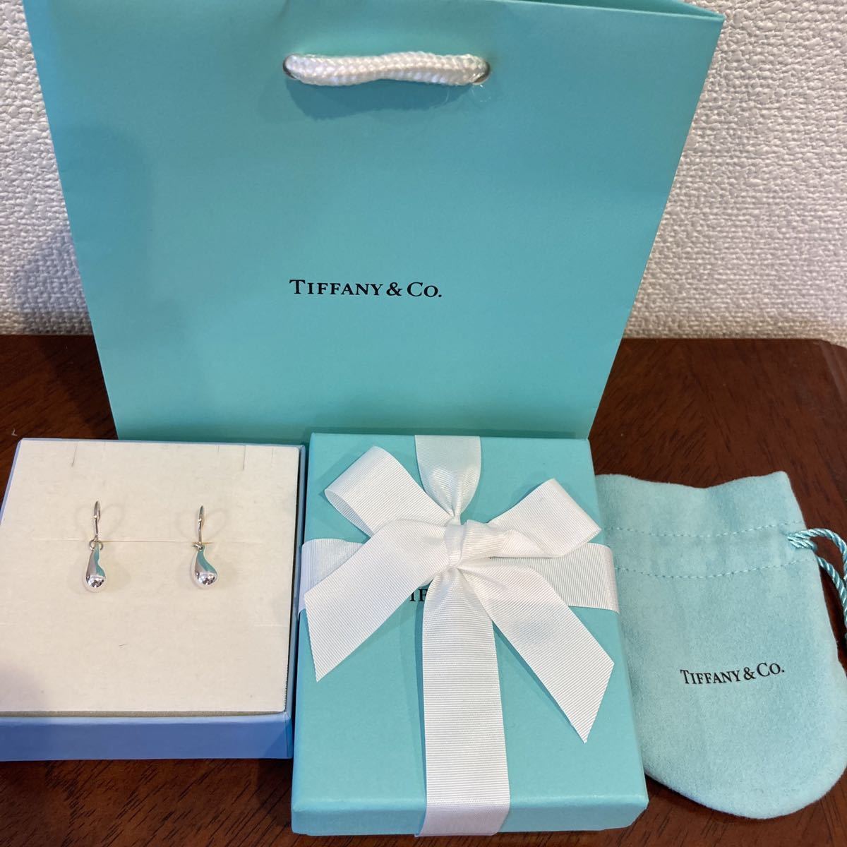 新品 正規品 ティファニー tiffany&co ピアス ドロップ　雫 シルバー ケース 巾着 紙袋 リボン プレゼント