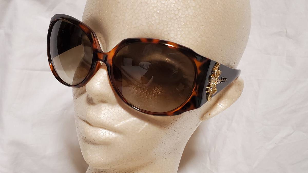  regular beautiful rare Christian Dior Dior Logo butterfly equipment ornament luxury sunglasses black tea leopard print series combination jewelry I wear attached have 