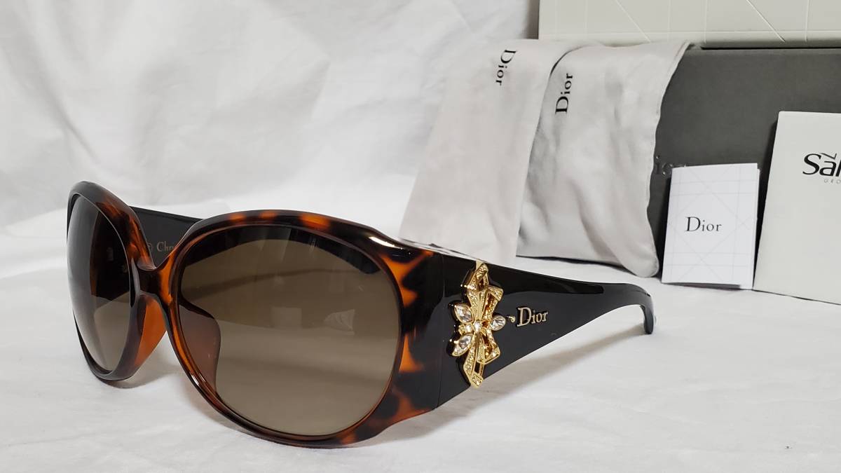  regular beautiful rare Christian Dior Dior Logo butterfly equipment ornament luxury sunglasses black tea leopard print series combination jewelry I wear attached have 