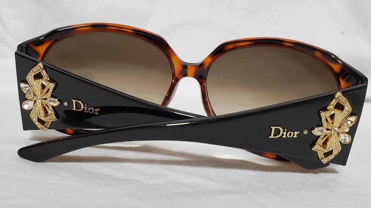  regular beautiful rare Christian Dior Dior Logo butterfly equipment ornament luxury sunglasses black tea leopard print series combination jewelry I wear attached have 