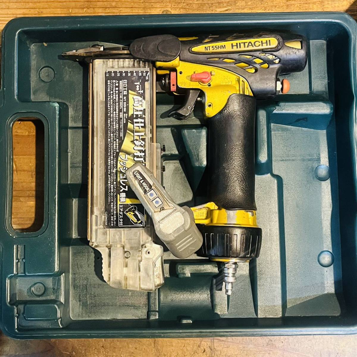 整備品/7日保証】日立 HIKOKI 高圧55mmフィニッシュネイラ 釘打ち機