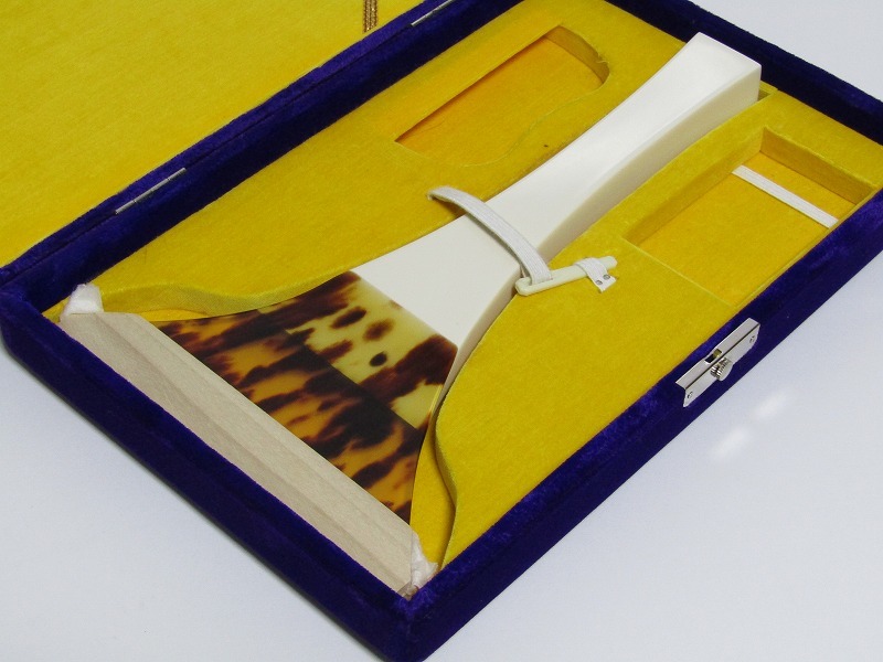 高級 三味線 鼈甲 べっ甲 撥 バチ ケース付き 重さ253g 長さ23.8cm