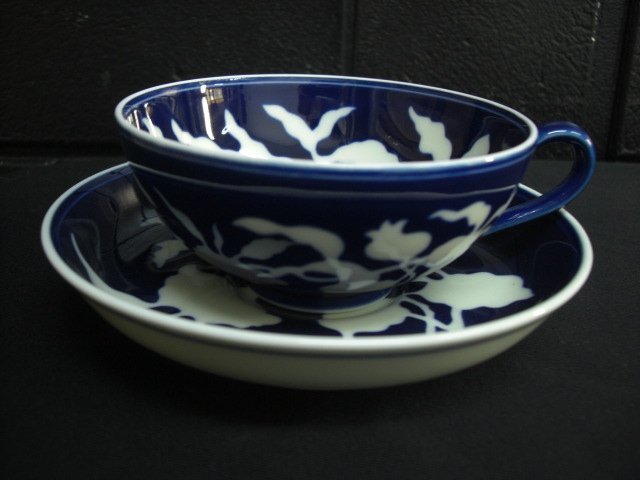 a4626 未使用品/ 深川製磁/カップ&ソーサー/草花折枝白抜紋/明宣徳年