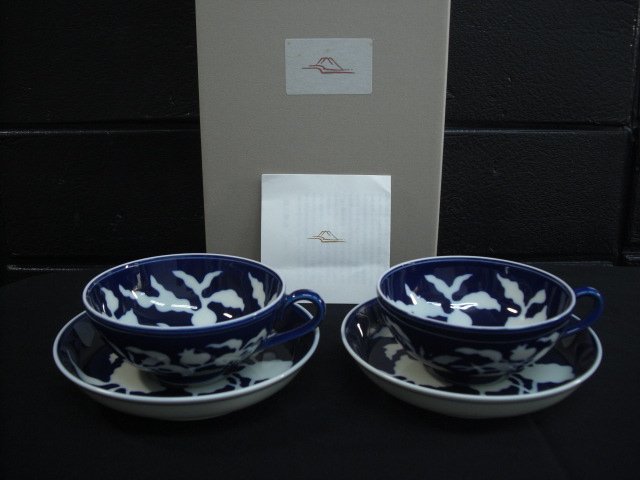a4626 未使用品/ 深川製磁/カップ&ソーサー/草花折枝白抜紋/明宣徳年