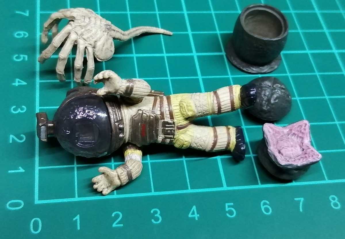  Cain & face Hugger + Alien eg Alien diff . master figure collection Cain figure 