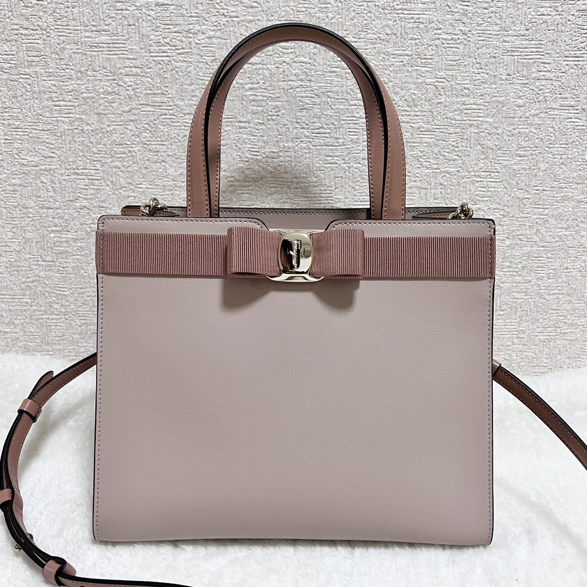 期間限定60％OFF! サルヴァトーレ フェラガモ Ferragamo ほぼ未使用 超