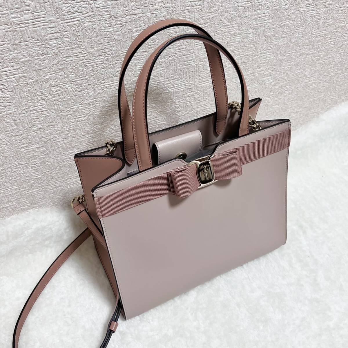 期間限定60％OFF! サルヴァトーレ フェラガモ Ferragamo ほぼ未使用 超