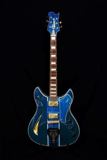 ブルーズメン Blues アメリカン•二グロの200年 音楽 ブルース ギター Yahoo!オークション - BLUES GUITAR SMALL 超美品 鮮やかなブルー