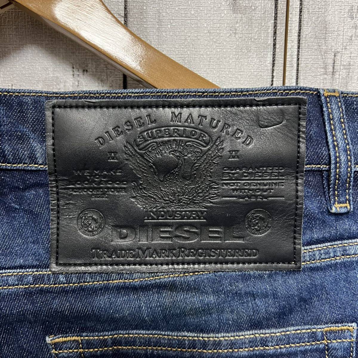 美品!DIESEL D-FINING テーパードストレッチデニム!イタリア製