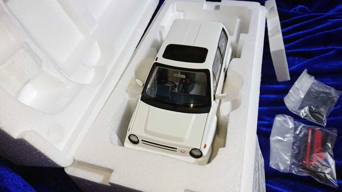 1/18 AUTOART オートアート HONDA CITY Bulldog With Motocompo 1/18 AUTOART オートアート HONDA CITY Bulldog With Motocompo