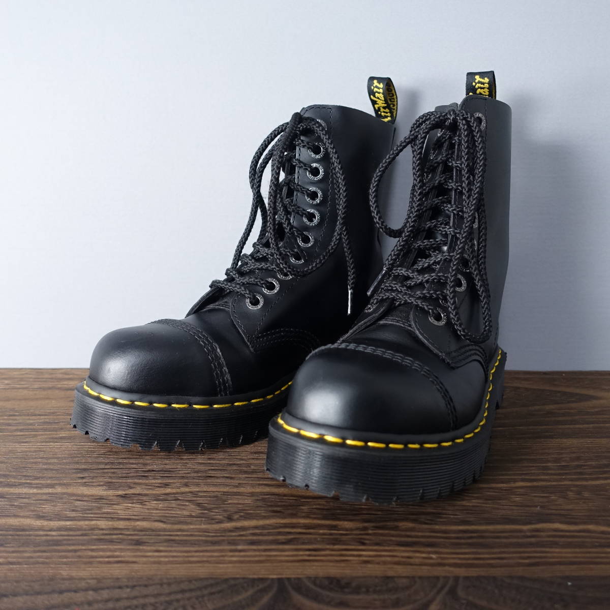 ☆美品☆Dr.Martens/ドクターマーチン/UK4/10ホール/スチールトゥ ブーツ/ブラック/黒/レディース/シューズ/レザー_画像1