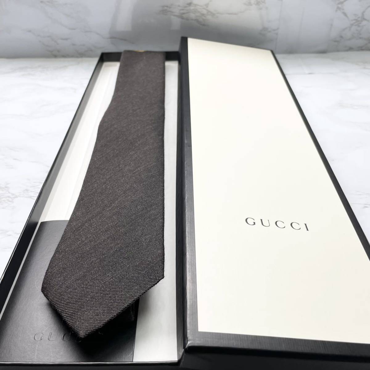 未使用級 現行タグ レア GUCCI ネクタイ シルク54% ワンポイント 未使用級 現行タグ レア GUCCI ネクタイ シルク54% ワンポイント