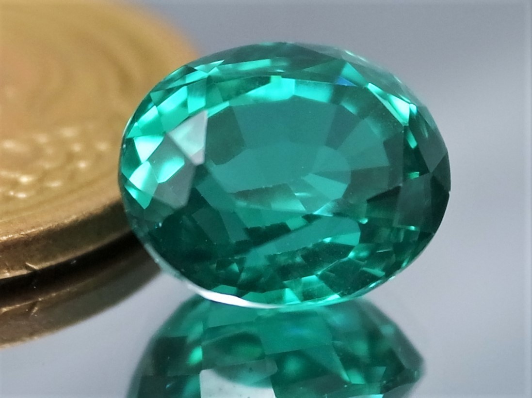 ＹＡＧ、７．２２０ct 大粒サイズ・パライバカラー 合成人造宝石ヤグセラミック ・_画像3