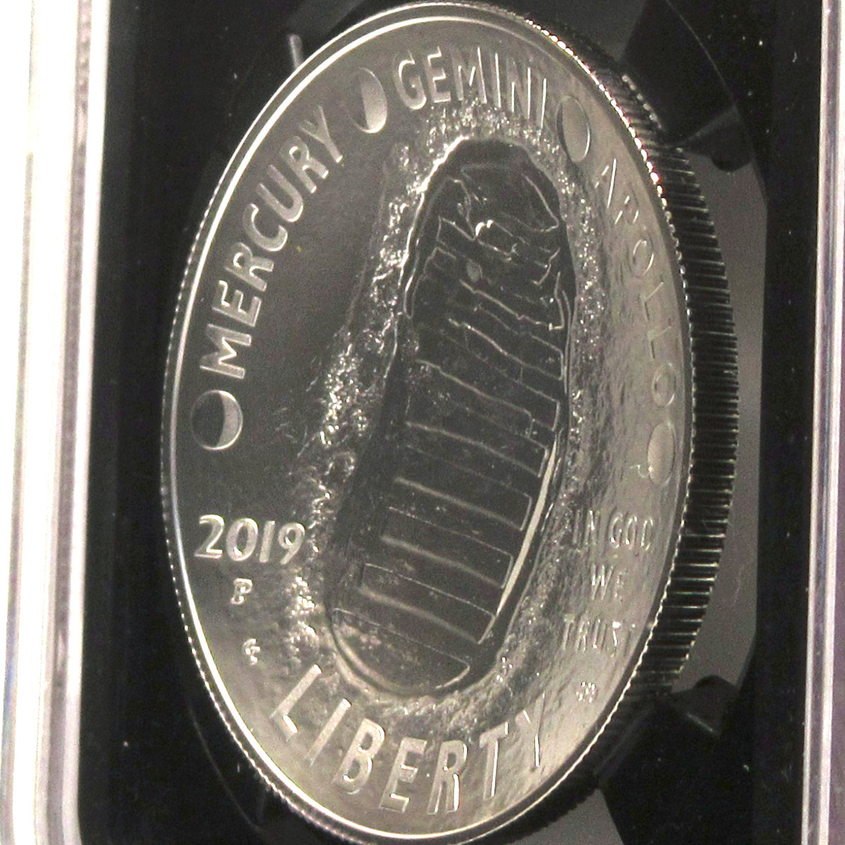 最高鑑定』2019年 アメリカ 1ドル銀貨 NGC PF70 ULTRA CAMEO アポロ11