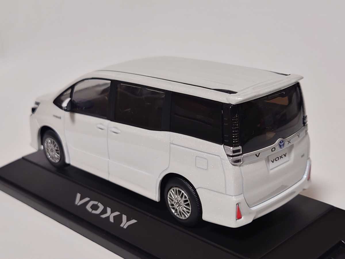 1/30 トヨタ ヴォクシー ZS 80 後期 非売品 ミニカー カラー 1/30 トヨタ ヴォクシー ZS 80 後期 非売品 ミニカー カラー