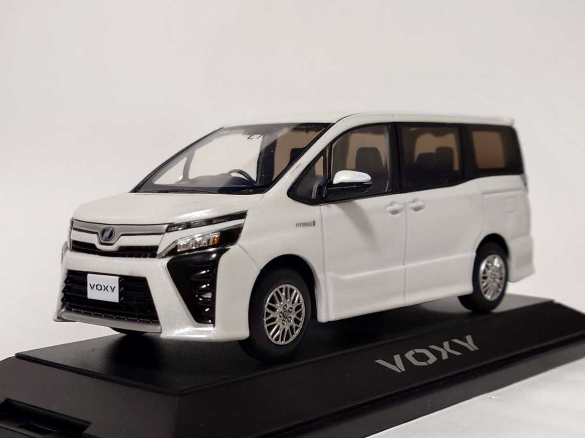 1/30 トヨタ ヴォクシー ZS 80 後期 非売品 ミニカー カラー 1/30 トヨタ ヴォクシー ZS 80 後期 非売品 ミニカー カラー
