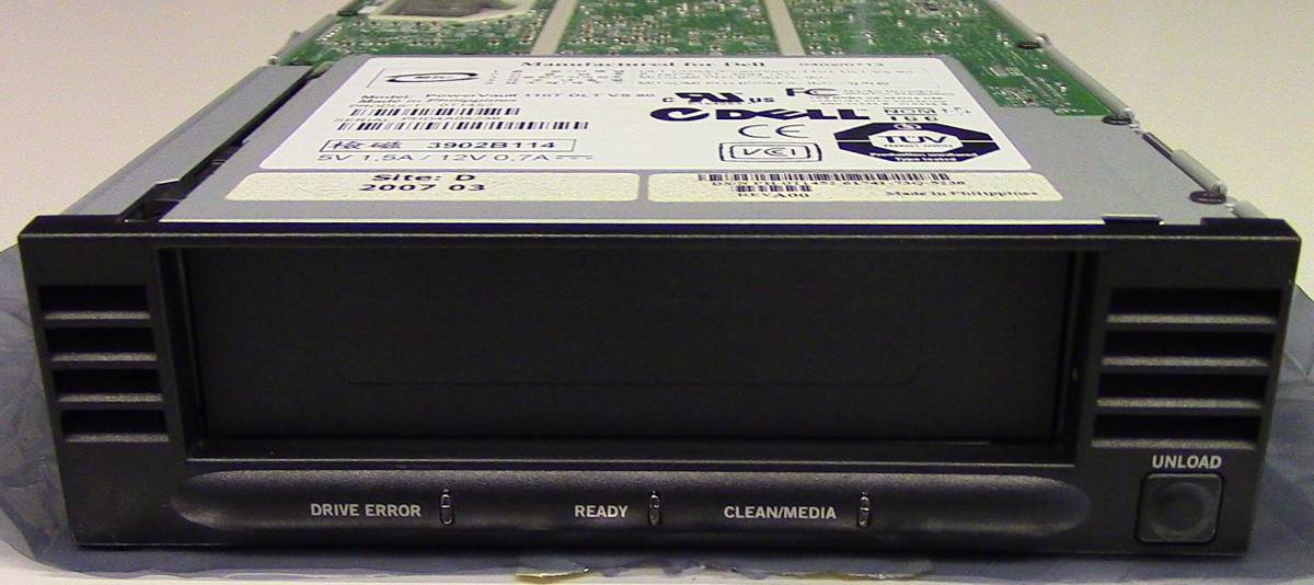 新しいコレクション VS80(開封済み、未使用品) DLT PowerVault110T + ４本(未開封、未使用品) 40/80(MAXELL) DLTtapeⅣ テープ装置