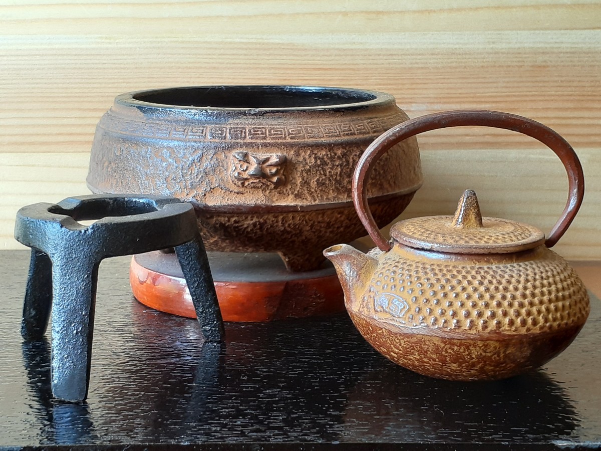 南部鉄器 ミニチュア 菊泉堂 鉄瓶 火鉢 五徳 昭和 レトロ 南部鉄器 ミニチュア 菊泉堂 鉄瓶 火鉢 五徳 昭和 レトロ