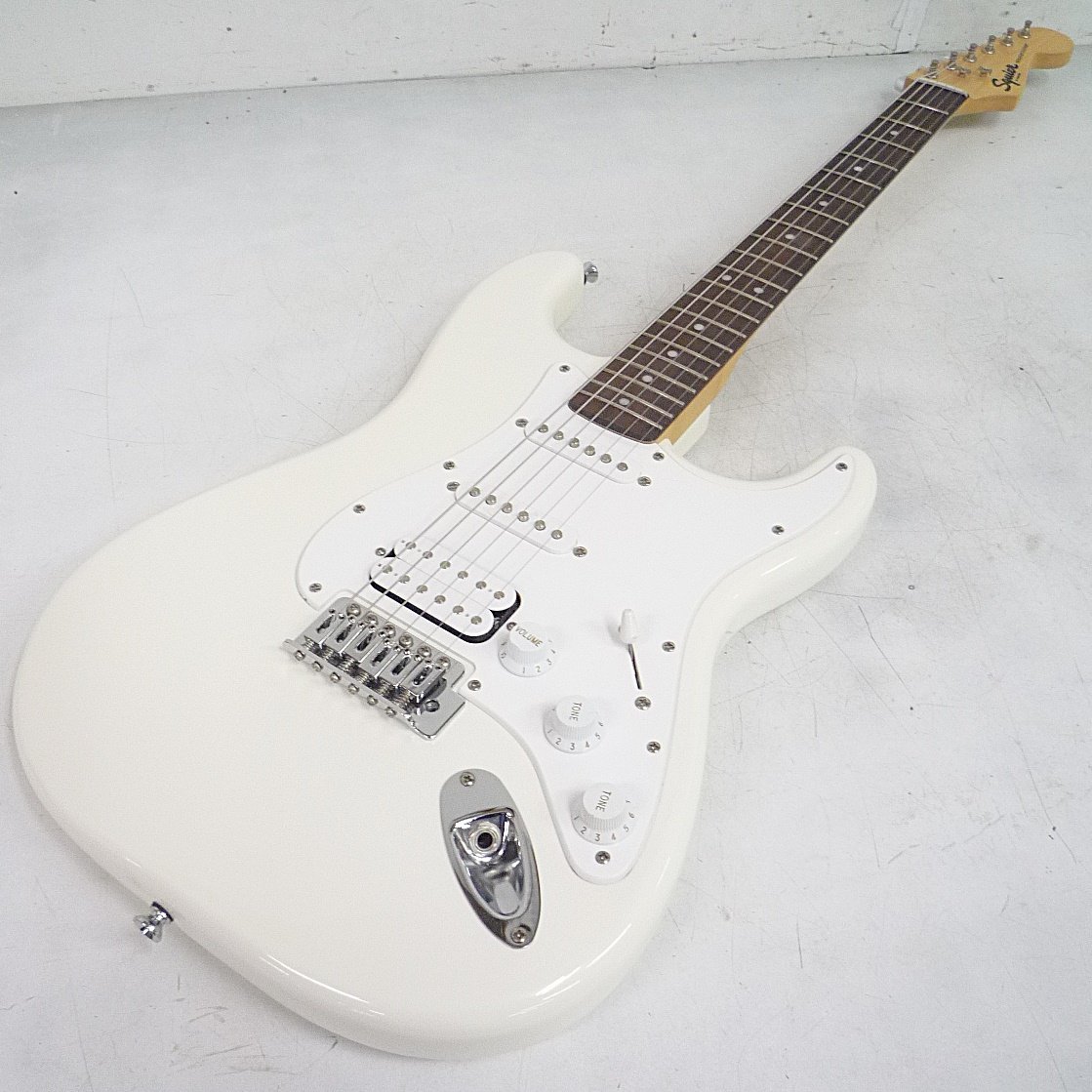 エレキギター Squier by Fender ストラト ホワイト 新品弦交換済