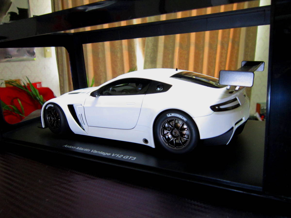  снижение цены! Auto Art *AUTOart 1/18 Aston Martin * vantage V12 GT3 /2013